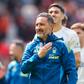 Vítor Pereira a agradecer aos adeptos do Nottingham Forest