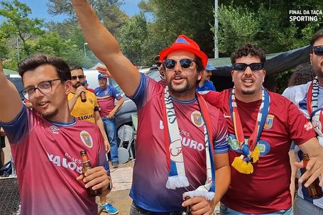 Adeptos do Torreense aquecem as vozes antes da grande final