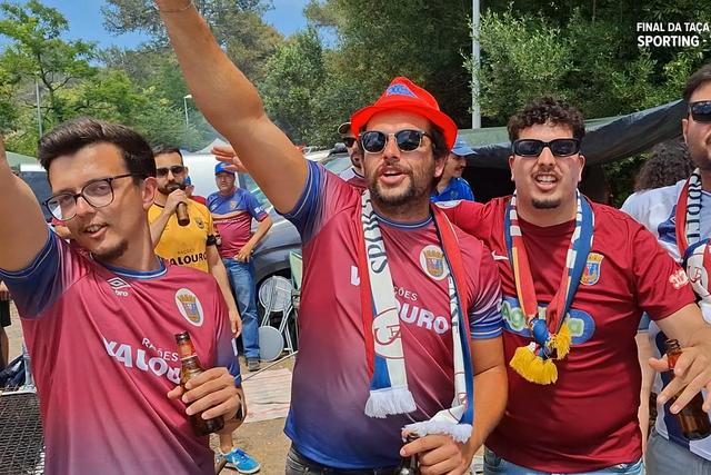 Adeptos do Torreense aquecem as vozes antes da grande final