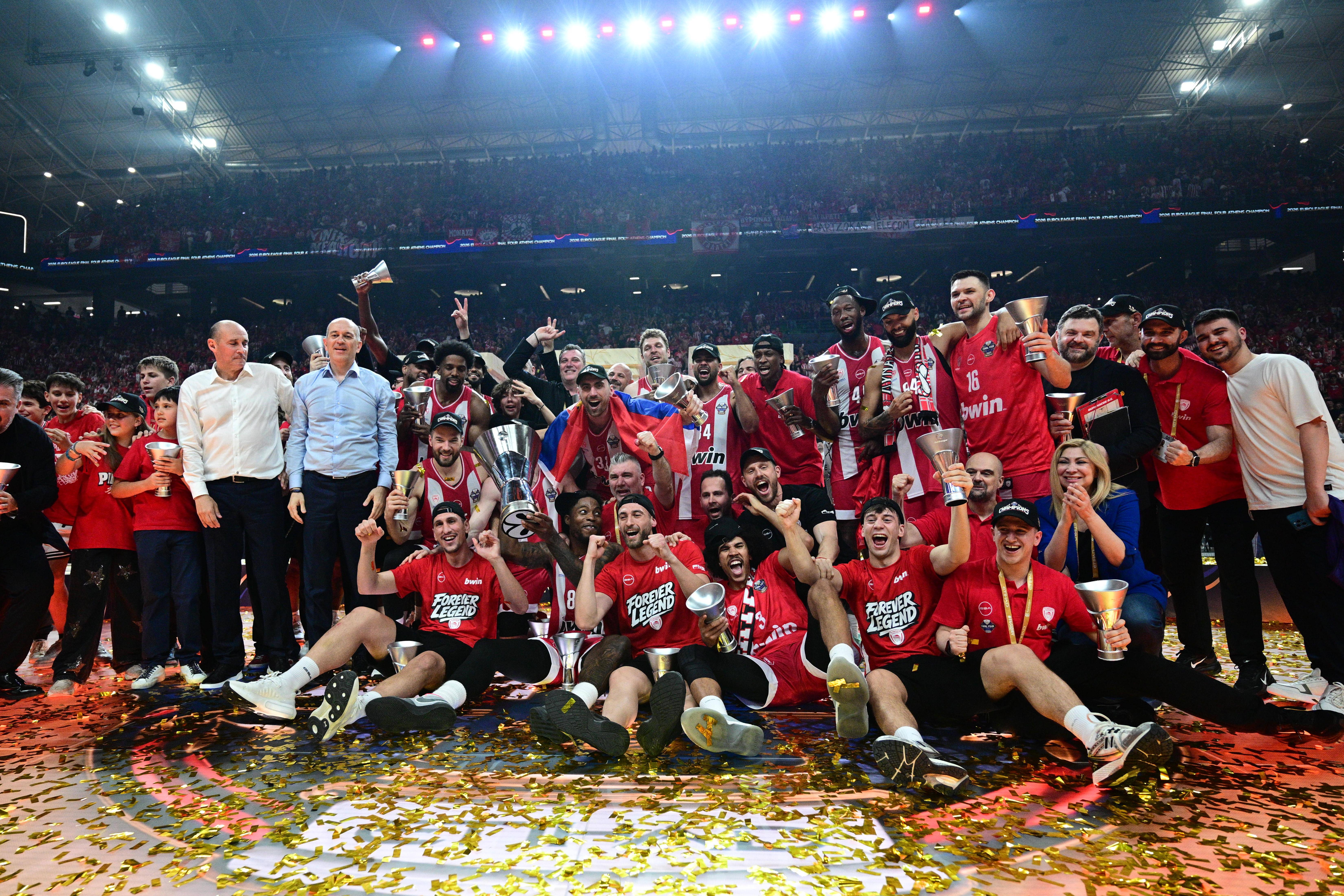 Festa do Olympiakos em Atenas      Fotografia Imago