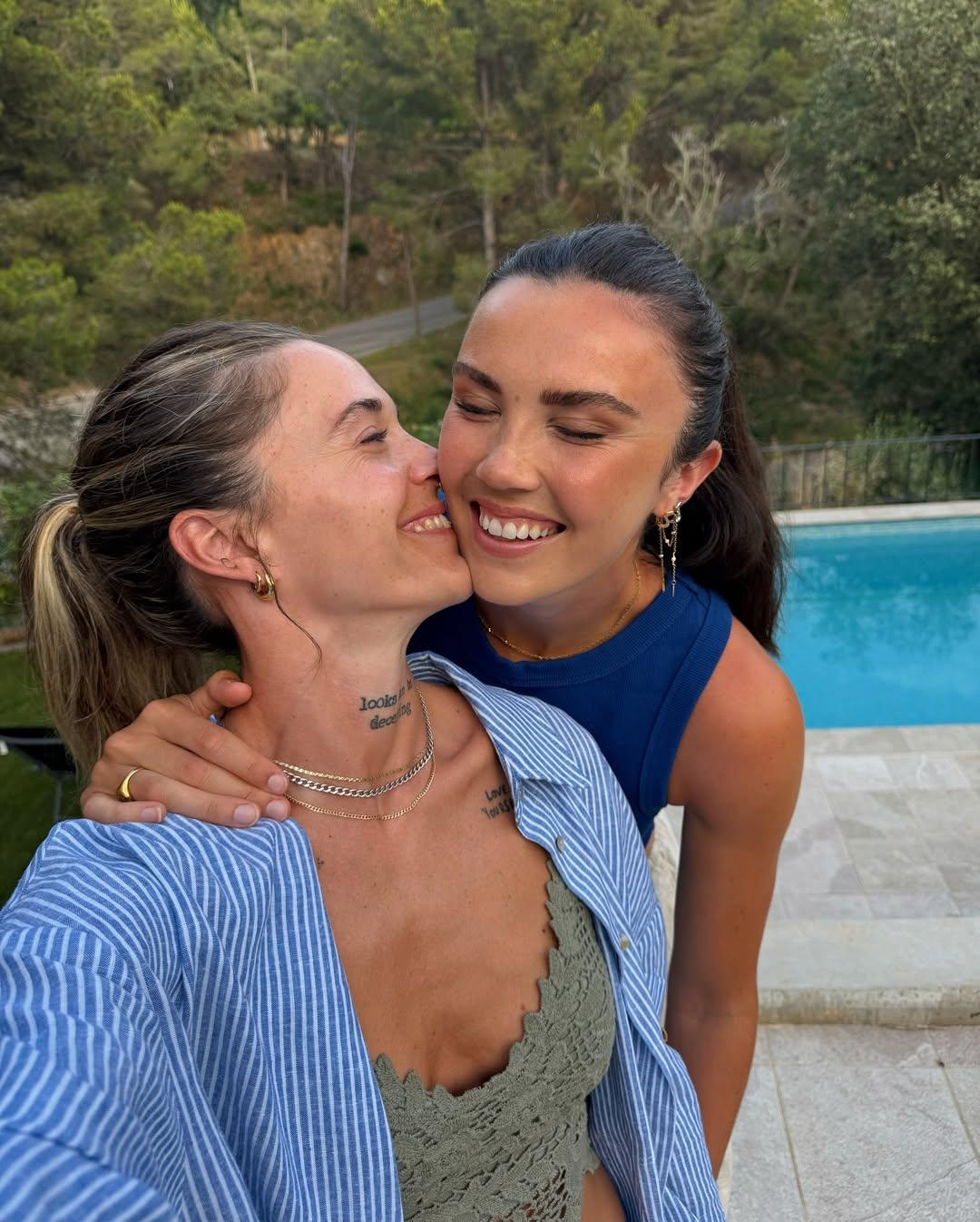 Mapi Léon, do Barcelona, e Ingrid Engen, do Lyon, rivais no relvado, apaixonadas fora dele