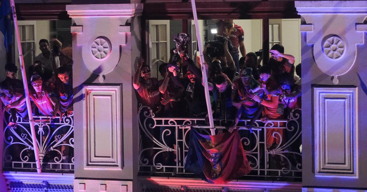 Mar de gente em Torres Vedras a receber os heróis do Torreense (fotos e vídeos)