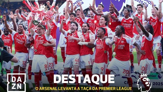 O tão aguardado momento: Arsenal levanta novamente a Premier League