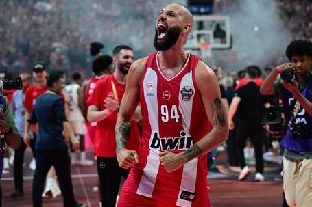 Festa do Olympiakos em Atenas      Fotografia Imago