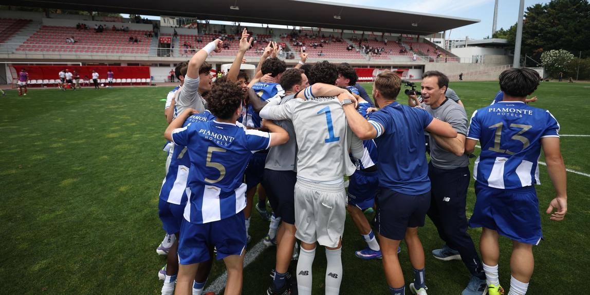 Jovens dragões festejaram o título no Seixal - Foto: FC Porto