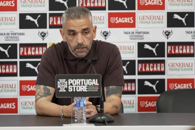 «Descontentamento dos adeptos é natural, mas não estão mais tristes do que nós»