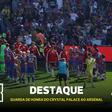 O campeão Arsenal teve direito a guarda de honra do Crystal Palace