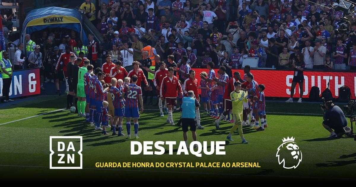 O campeão Arsenal teve direito a guarda de honra do Crystal Palace