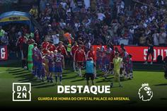 O campeão Arsenal teve direito a guarda de honra do Crystal Palace