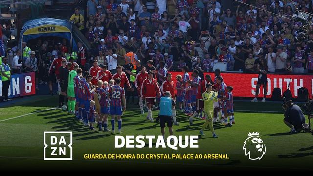 O campeão Arsenal teve direito a guarda de honra do Crystal Palace