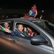 Adeptos e simpatizantes do Torreense concentram-se em frente ao Estádio Manuel Marques a aguardar pela equipa que conquistou hoje a Taça de Portugal após vencer o Sporting. CARLOS BARROSO/LUSA
