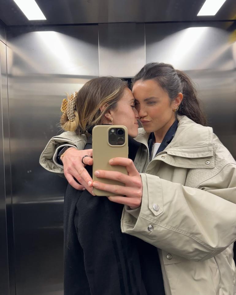 Mapi Léon, do Barcelona, e Ingrid Engen, do Lyon, rivais no relvado, apaixonadas fora dele