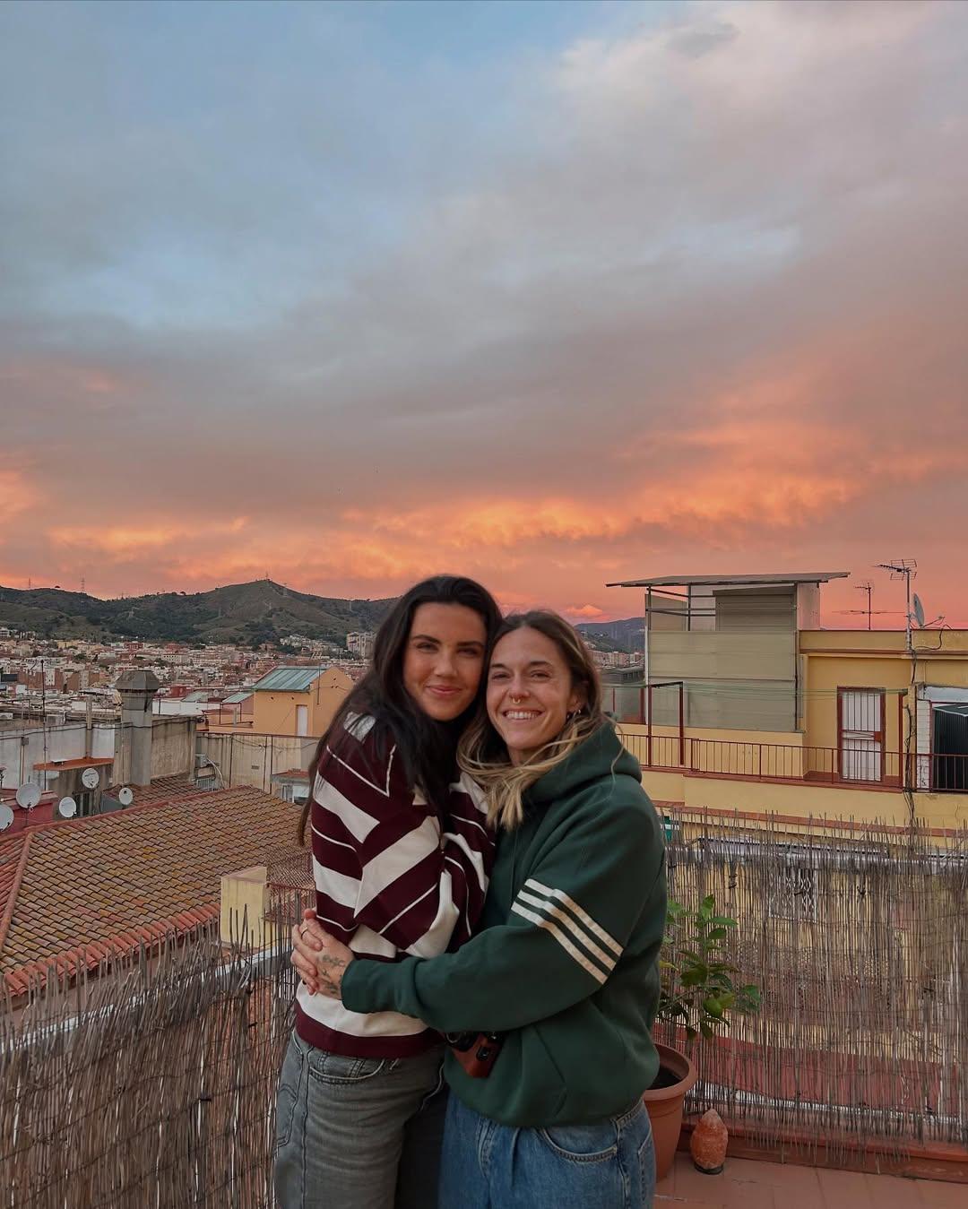 Mapi Léon, do Barcelona, e Ingrid Engen, do Lyon, rivais no relvado, apaixonadas fora dele