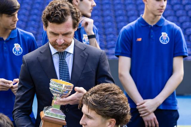 Villas-Boas deu os parabéns aos sub-17 azuis e brancos - Foto: FC Porto