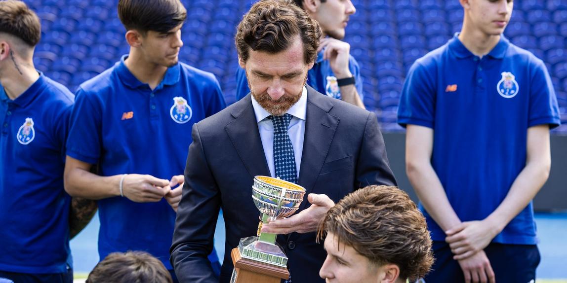 Villas-Boas deu os parabéns aos sub-17 azuis e brancos - Foto: FC Porto