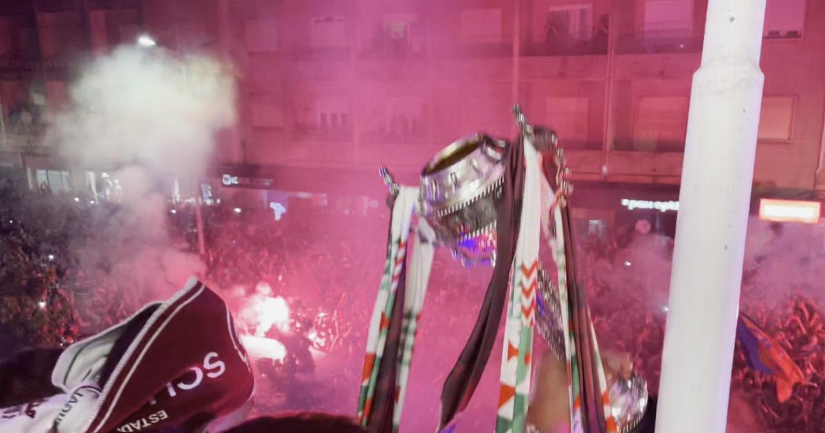 Euforia na Câmara: Taça de Portugal exibida aos adeptos do Torreense