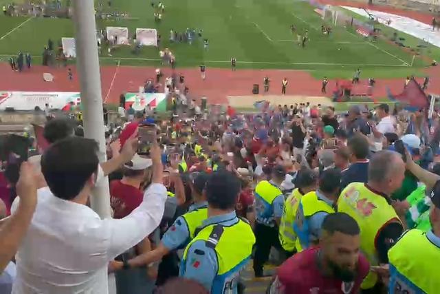 Jogadores do Torreense na subida para a glória
