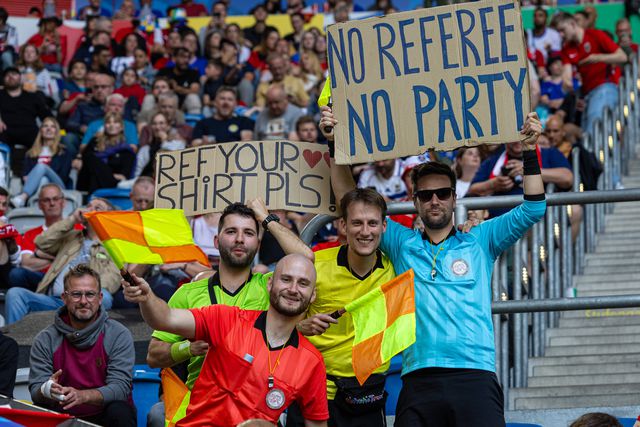 Parabéns, senhores árbitros