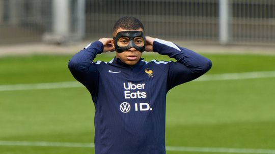 Lewandowski avisa Mbappé: «A máscara pode desacelerar um jogador…»