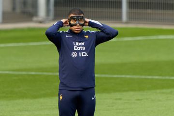 Lewandowski avisa Mbappé: «A máscara pode desacelerar um jogador…»