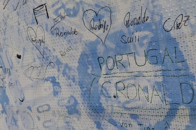 Fotos: Adeptos criaram 'mural' junto ao hotel da seleção