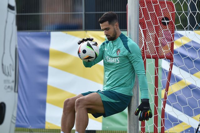 Do sonho de ser goleador à vontade de ver Pepe continuar: tudo o que disse Diogo Costa