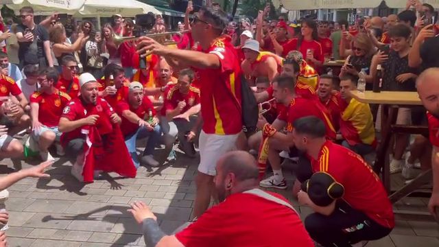 Festa fez-se com uma trompete, muitos espanhóis... e um albanês