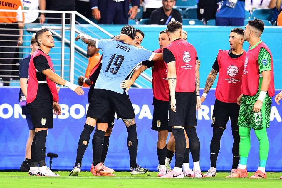 Darwin marca pelo sexto jogo seguido e Uruguai entra a ganhar na Copa América