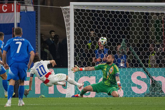 Siga aqui em direto o decisivo Croácia-Itália