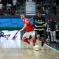 Wesley, ala brasileiro do Sporting, tenta ultrapassar o também ala Chishkala, do Benfica, durante o Jogo 3 da final do campeonato de futsal. Esta quarta-feira, 25 de junho, realiza-se o Jogo 4 e pode haver... pentacampeão (Foto: SPORTING CP)