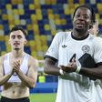 Bright Arrey-Mbi vai para a segunda época ao serviço dos arsenalistas e dá mostras de querer chefiar o eixo da retaguarda