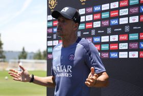 Luis Enrique revoltado no Mundial de Clubes: «A bola parece um coelho!»