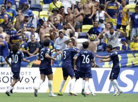 Boca sem dentes para Auckland tão tenrinho