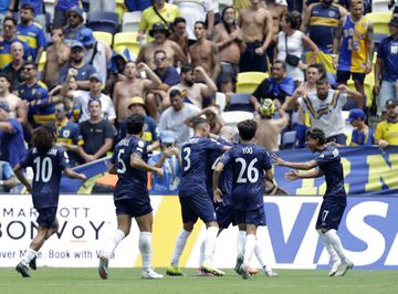 Boca sem dentes para Auckland tão tenrinho