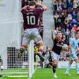 O festejo de Cláudio Braga, ao estilo de Cristiano Ronaldo, leva os adeptos do Hearts à loucura. O capitão da Seleção nacional é o ídolo do gaiense e o sonho é, obviamente, jogar a seu lado - Foto: IMAGO