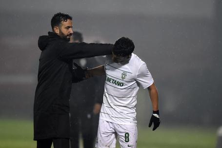 Ruben Amorim com Pedro Gonçalves no Sporting (Grafislab)
