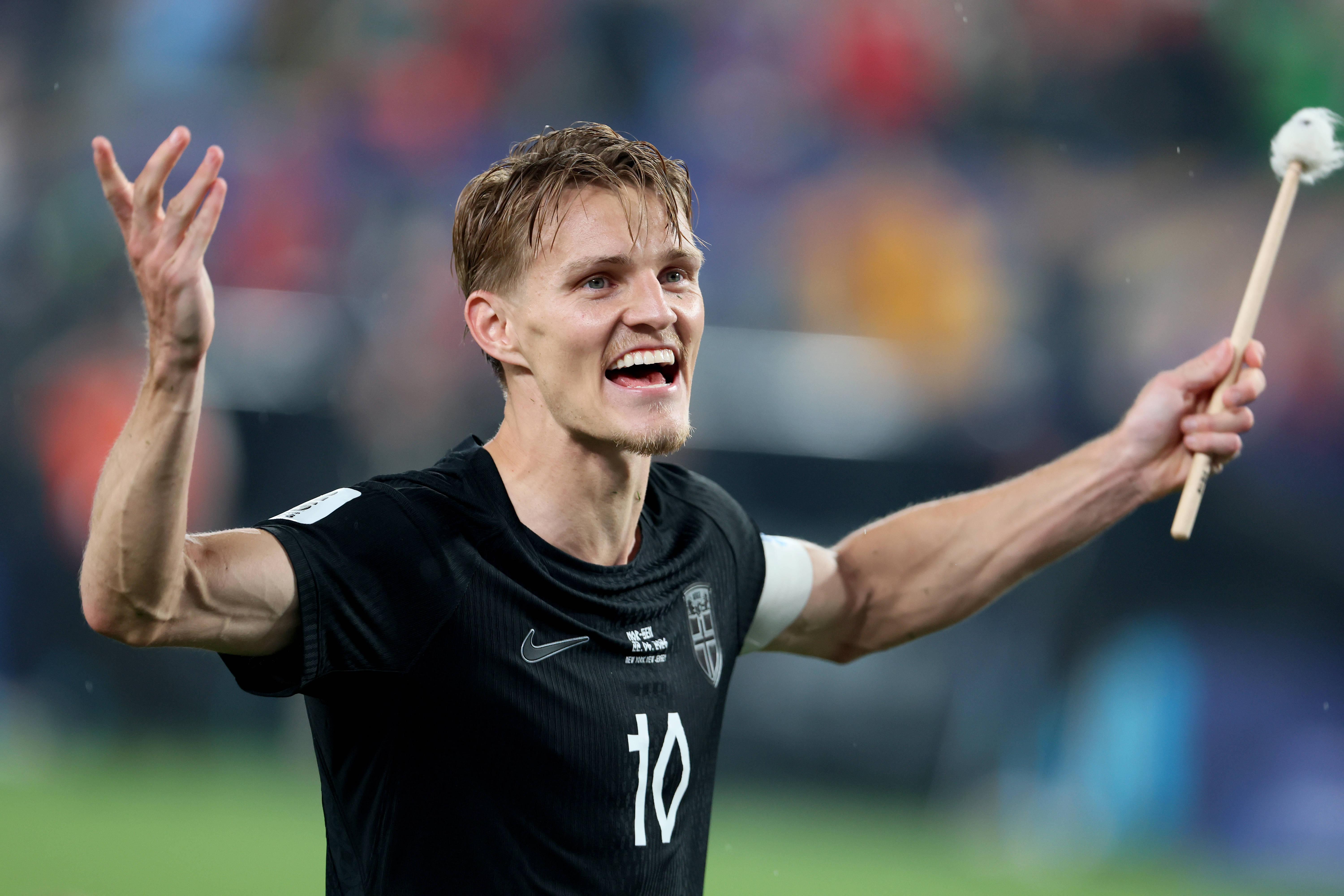 Martin Odegaard: com uma assistência (e não só), marcou o ritmo de nova vitória da Noruega.