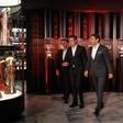 Mário Branco, Marco Silva e Rui Costa com os olhos nos troféus no Museu Cosme Damião, antes da apresentação do treinador a 12 de junho — Foto: SL Benfica