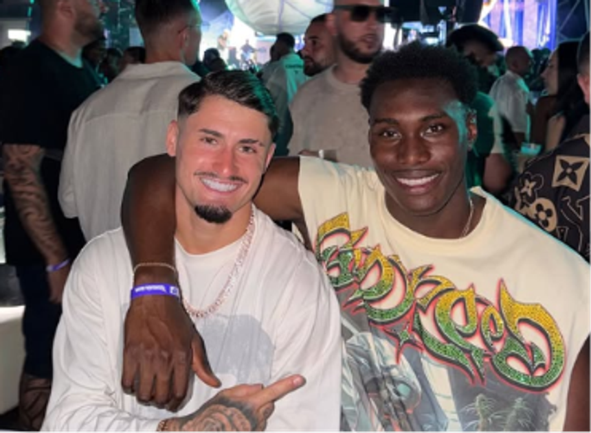Borja Sainz e Samu em Ibiza - Foto: Instagram/Samu Aghehowa
