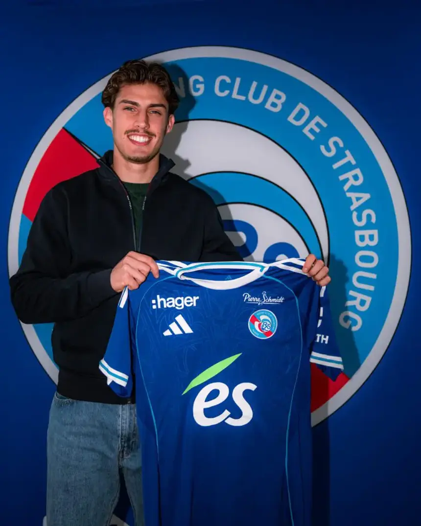 Diogo Sousa com as cores do Estrasburgo. Foto: Estrasburgo