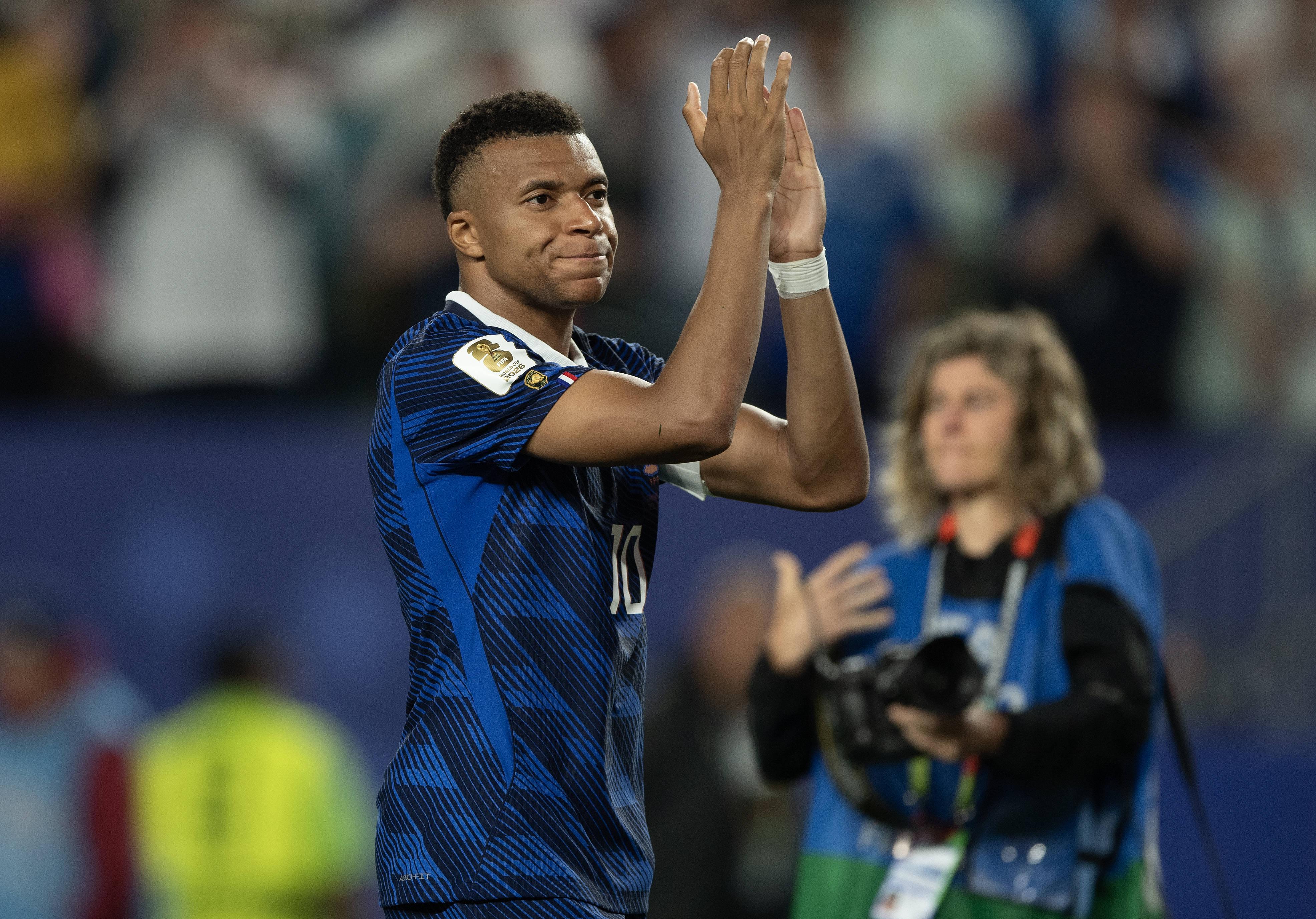 Kylian Mbappé: 2x2. Bisou frente ao Iraque, tal como já tinha feito diante do Senegal (foto: IMAGO)