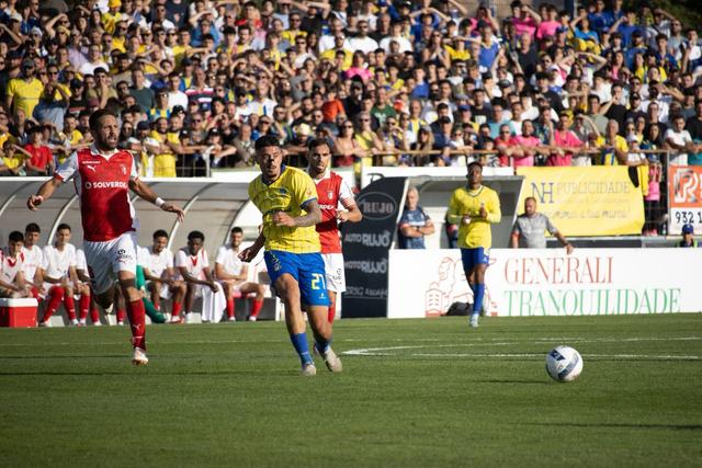 Franscisco Estanga em ação, entre João Moutinho e Ricardo Horta, num jogo da Taça de Portugal 2025/26 (que os arsenalistas venceram por 1-0) - Foto: D.R.