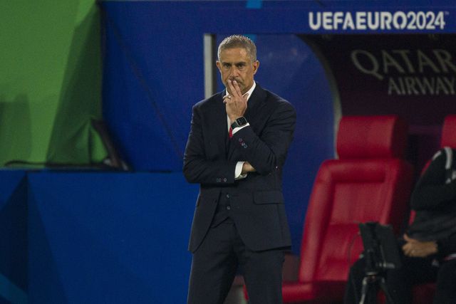 Albânia renova com Sylvinho focada na qualificação para o Mundial