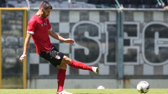 Santa Clara confortou Frederico Venâncio após falha contra o Sporting