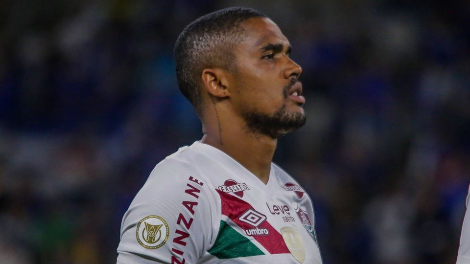 Douglas Costa vai rescindir com o Fluminense