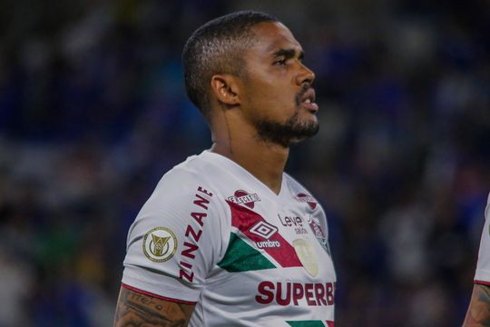 Douglas Costa vai rescindir com o Fluminense