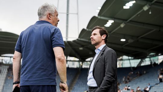 FC Porto: Villas-Boas, Jorge Costa e Zubizarreta no último treino antes da Supertaça