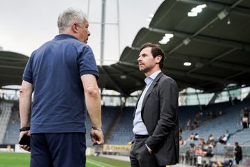 FC Porto: Villas-Boas, Jorge Costa e Zubizarreta no último treino antes da Supertaça