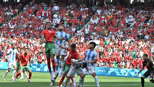 Jogos Olímpicos: com Otamendi a capitão, Argentina ainda festejou o empate aos 90+16', mas não valeu