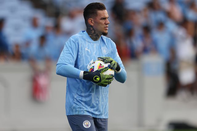 Guardiola não garante continuidade de Ederson no City